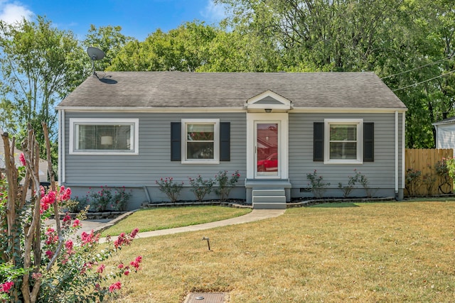 view of front of home featuring a front lawn