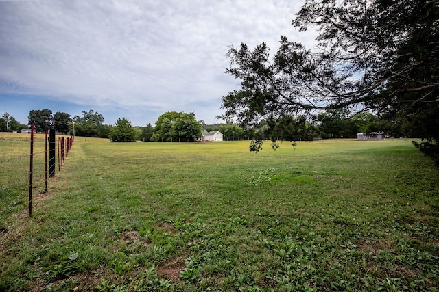 view of yard featuring a rural view