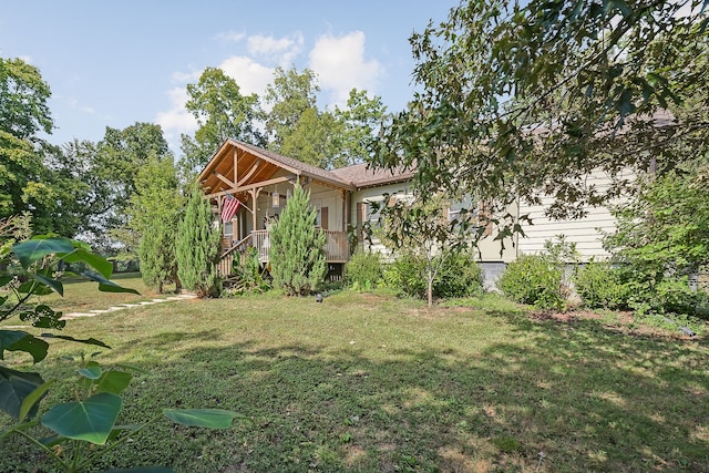 view of front facade with a front yard