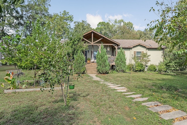 view of front of house with a front lawn