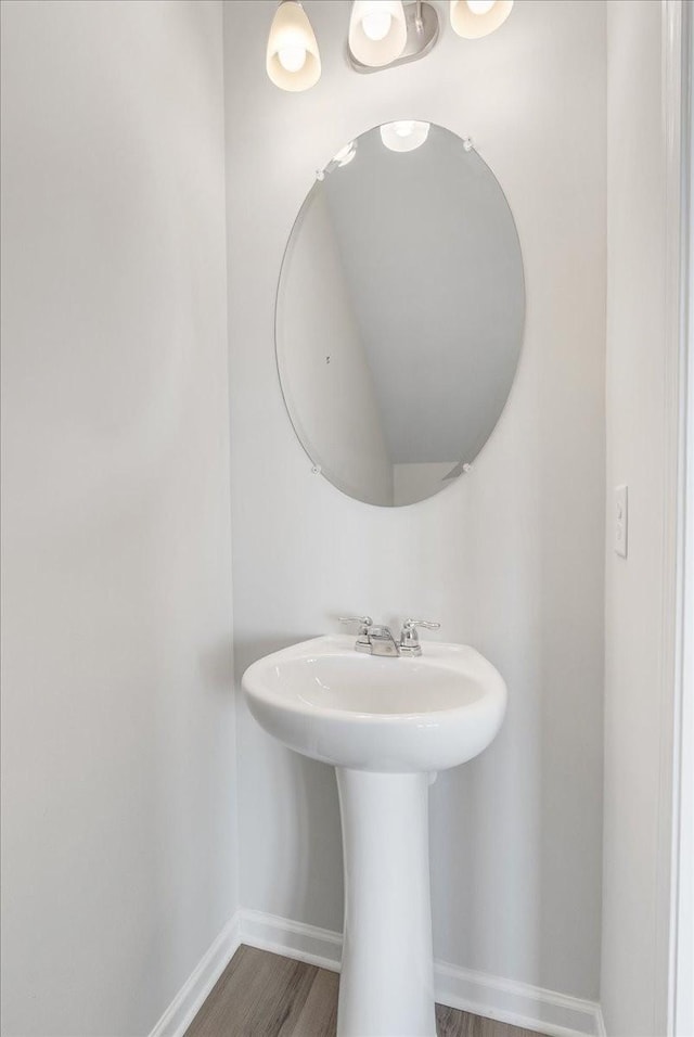 bathroom featuring wood finished floors and baseboards