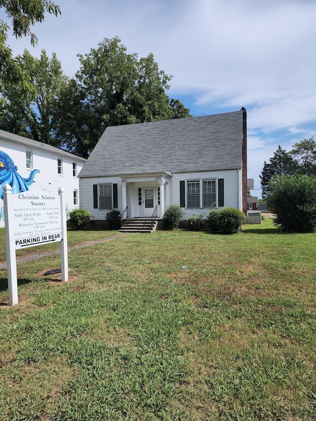 405 S Jackson St, Tullahoma, TN 37388 - view of front of home featuring a front lawn