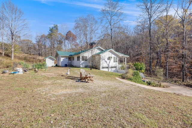 view of front of property with metal roof and a front yard