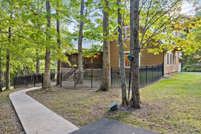 view of yard featuring a fenced front yard