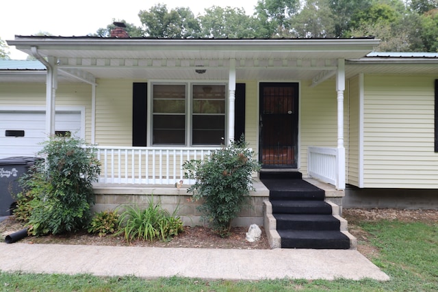 doorway to property with covered porch