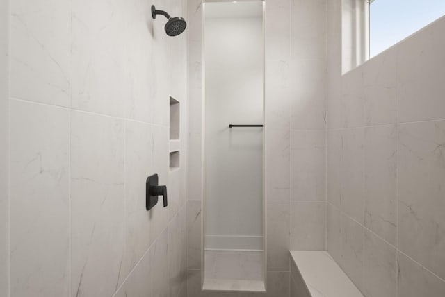 full bathroom featuring a tile shower