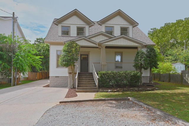 view of front facade featuring a porch and a front lawn