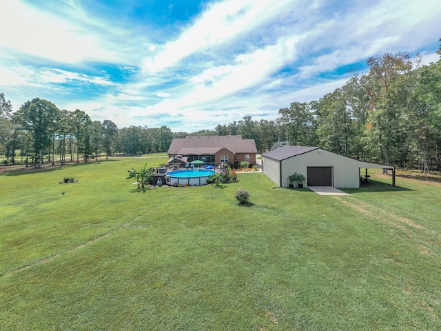 view of yard featuring an outdoor structure and a garage