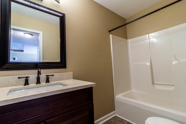 full bath featuring bathtub / shower combination, baseboards, vanity, and toilet