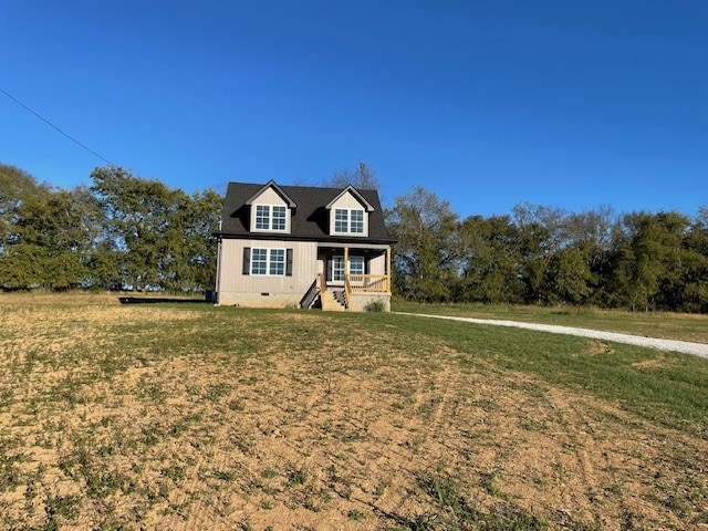 view of front of home with a front lawn