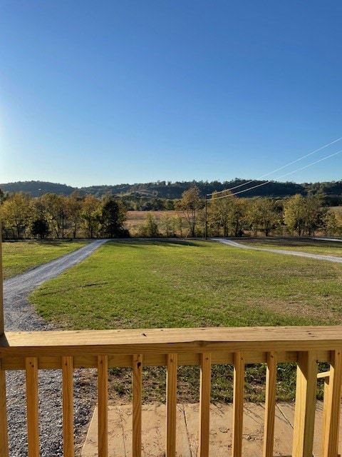 view of yard featuring a rural view