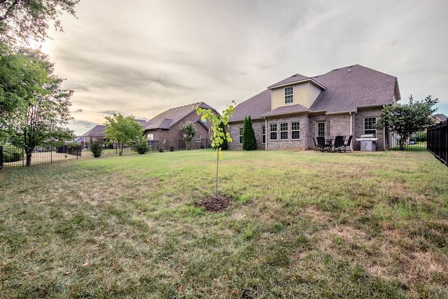 view of yard featuring a patio