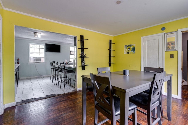 dining space with light wood-type flooring, cooling unit, and crown molding