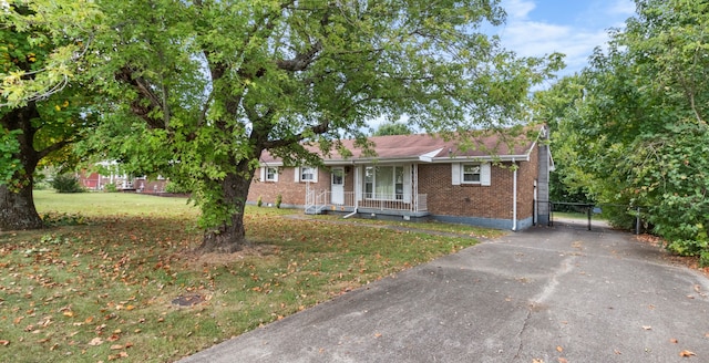 view of front of property featuring covered porch and a front lawn