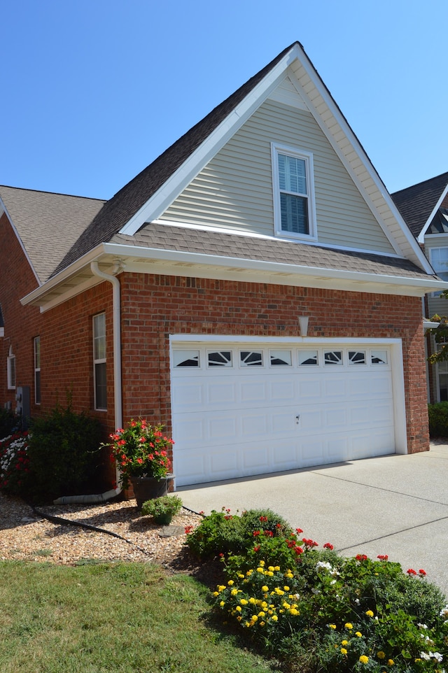 view of front facade featuring a garage