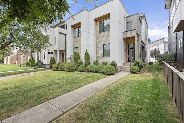 view of front of house featuring a front yard