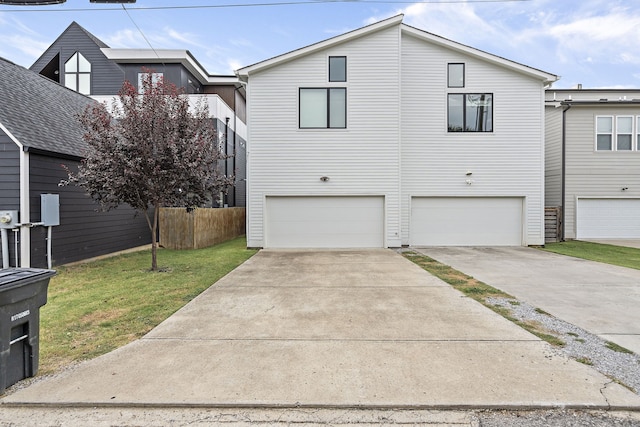 view of front facade with a garage and a front yard