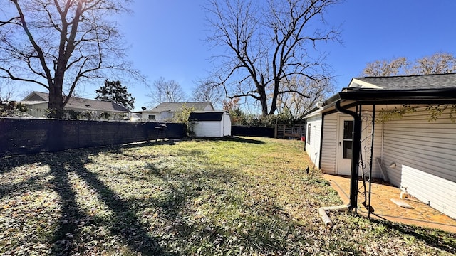 view of yard with a shed