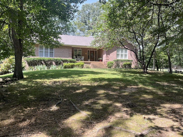 ranch-style house featuring a front lawn