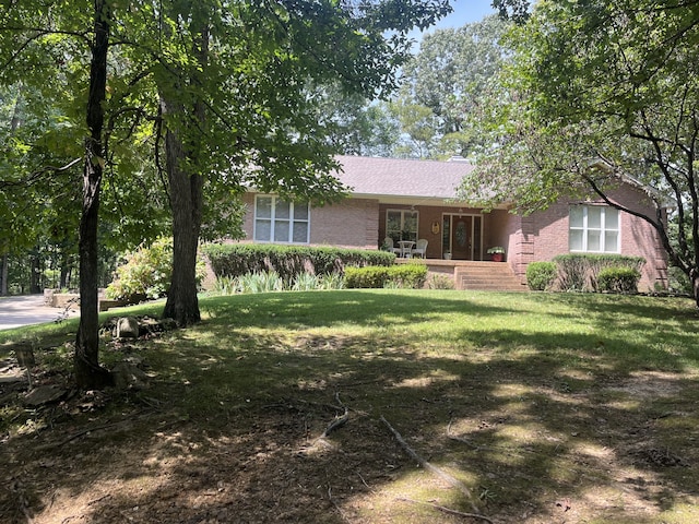 single story home with a front yard