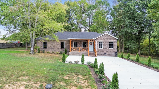 ranch-style home featuring a front yard and covered porch