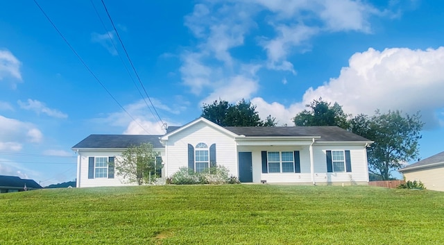 view of front of home featuring a front yard