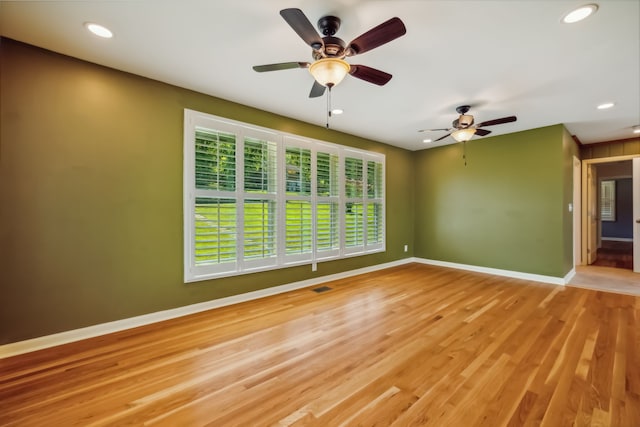 unfurnished room with wood-type flooring and ceiling fan