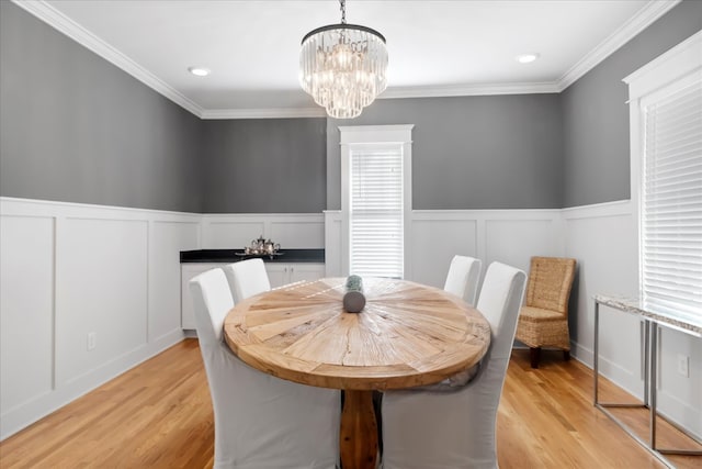 dining room with plenty of natural light, light hardwood / wood-style floors, and crown molding