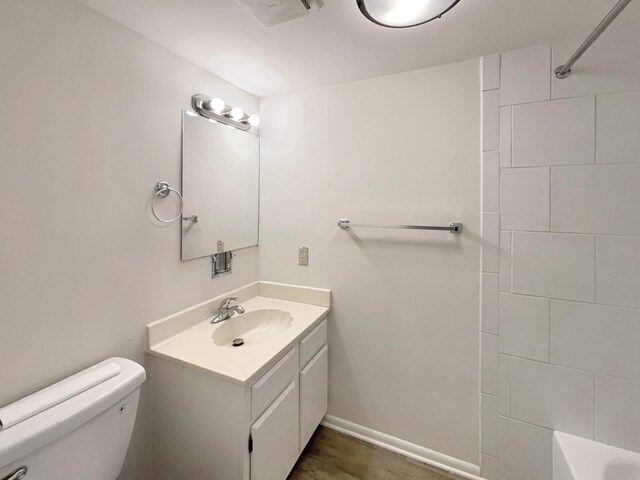 full bathroom with tiled shower / bath, toilet, and vanity