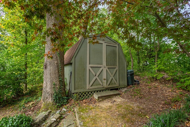 view of outbuilding