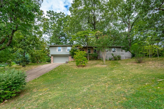 view of front of home featuring a front yard