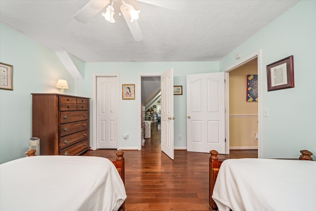 bedroom featuring dark wood-type flooring, a closet, a textured ceiling, and ceiling fan