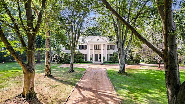 greek revival inspired property featuring a front yard