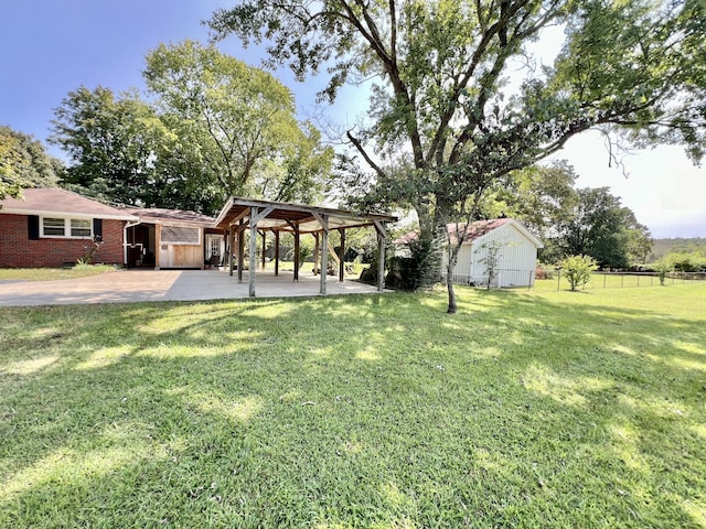 view of yard featuring a patio