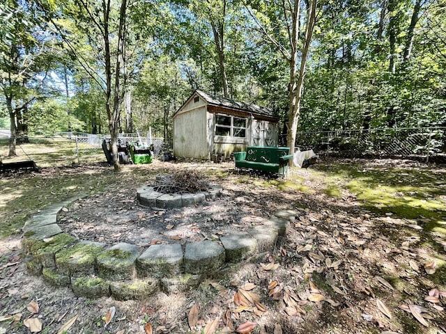 view of yard with a shed