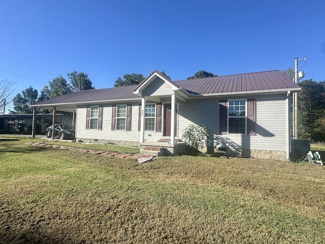 view of front of house with a carport and a front yard