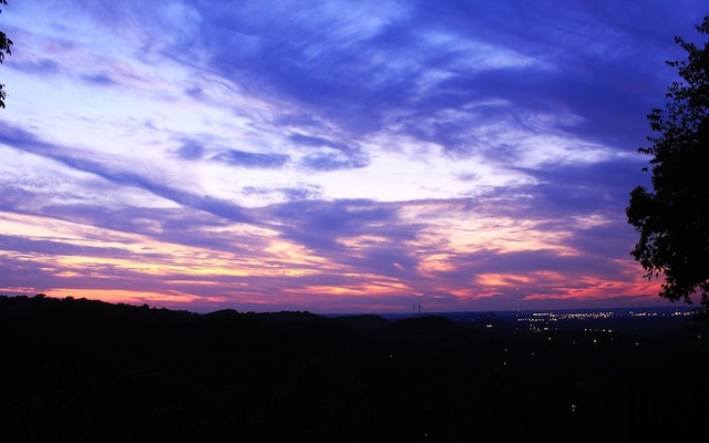 5053 Villa Crest Dr, Nashville, TN 37220 - view of mountain background
