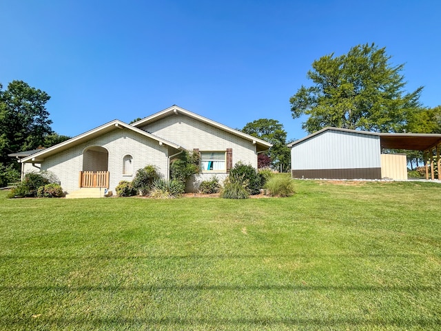 view of front facade featuring a carport and a front lawn