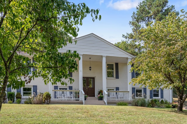 view of front of house featuring a deck and a front yard