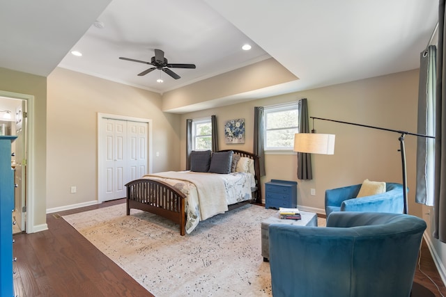 bedroom featuring hardwood / wood-style floors, ceiling fan, and a closet