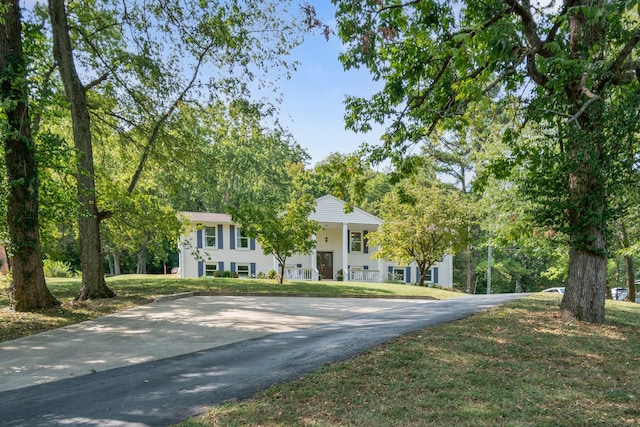 view of front of property featuring a porch