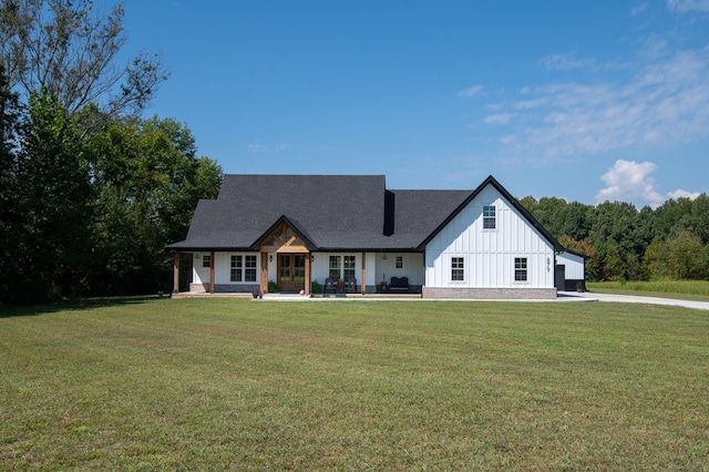 view of front of property with a front lawn