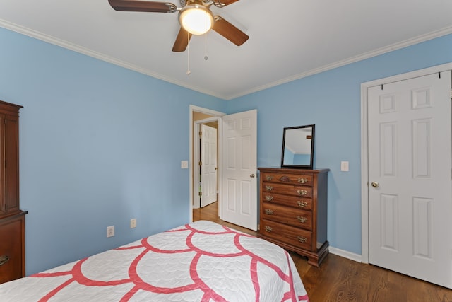 bedroom featuring ceiling fan, dark hardwood / wood-style flooring, and crown molding