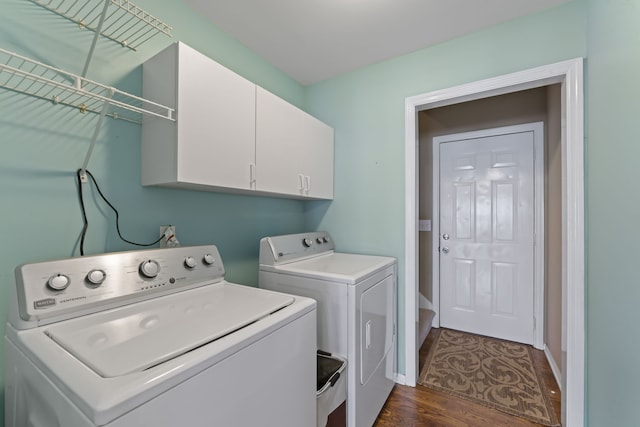 clothes washing area featuring dark wood-type flooring, cabinets, and independent washer and dryer