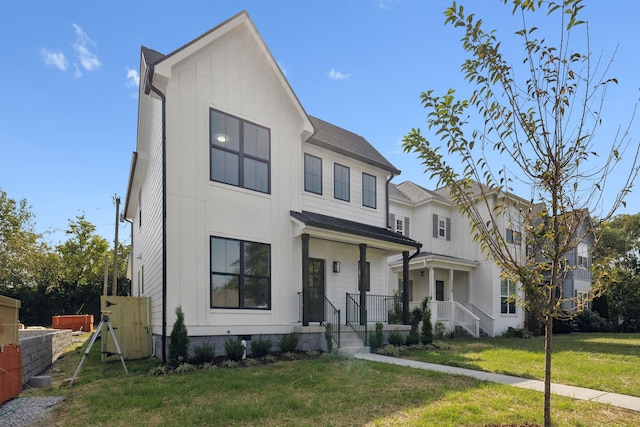 view of front of property with a front lawn and covered porch