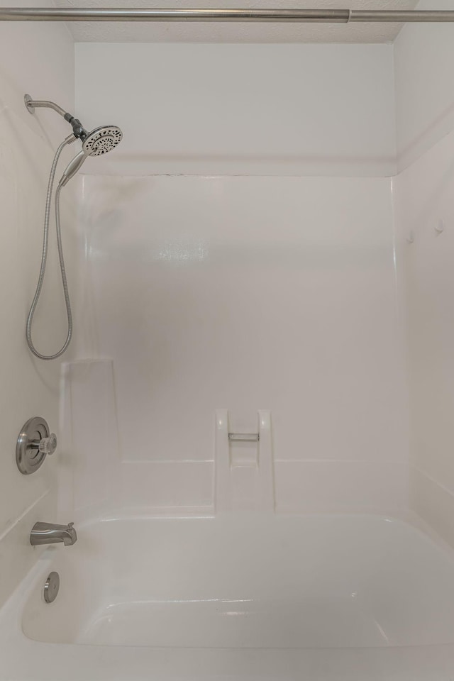 full bathroom featuring washtub / shower combination