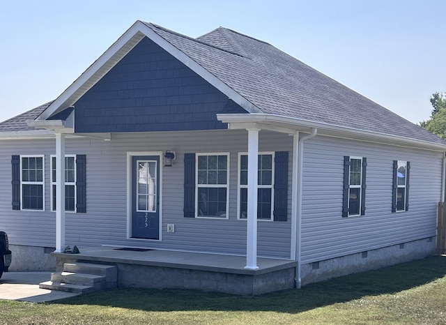 view of front facade with a porch and a front lawn