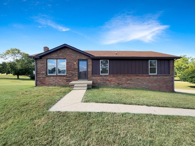 single story home featuring a front lawn