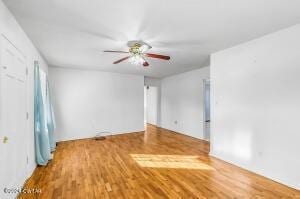 unfurnished room featuring ceiling fan and wood finished floors