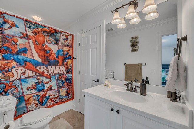 full bathroom with toilet, a chandelier, shower / bath combination with curtain, vanity, and ornamental molding